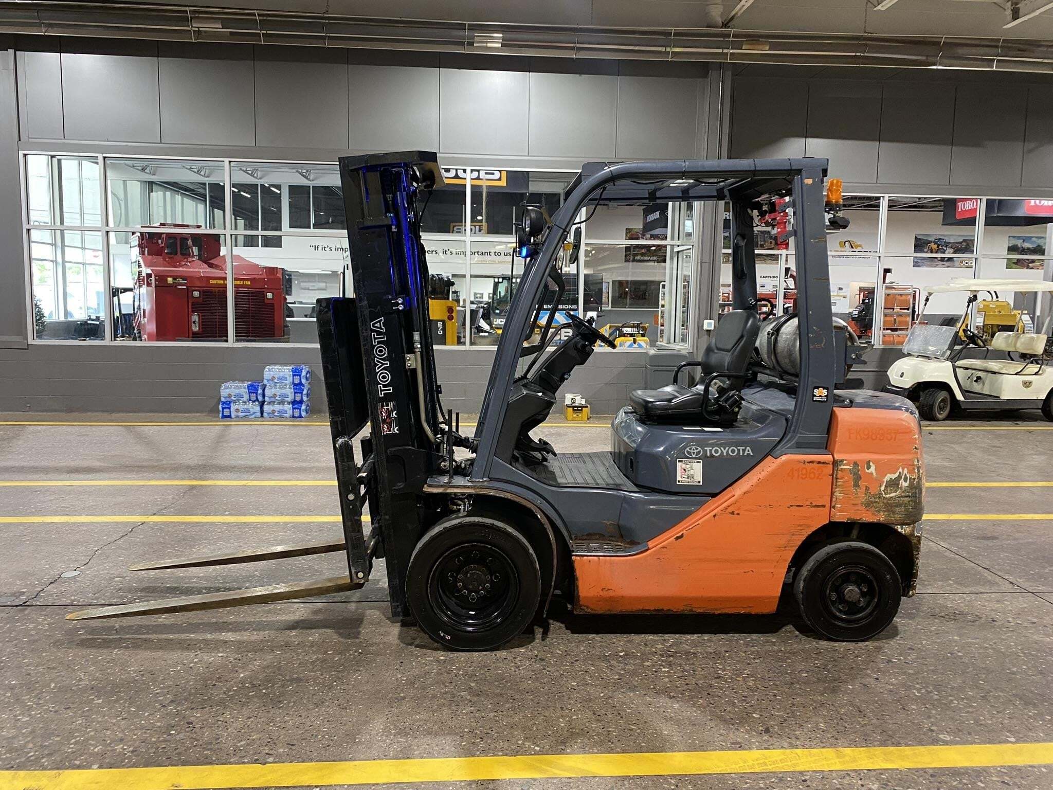 2013 Toyota 8FGU25 Forklift