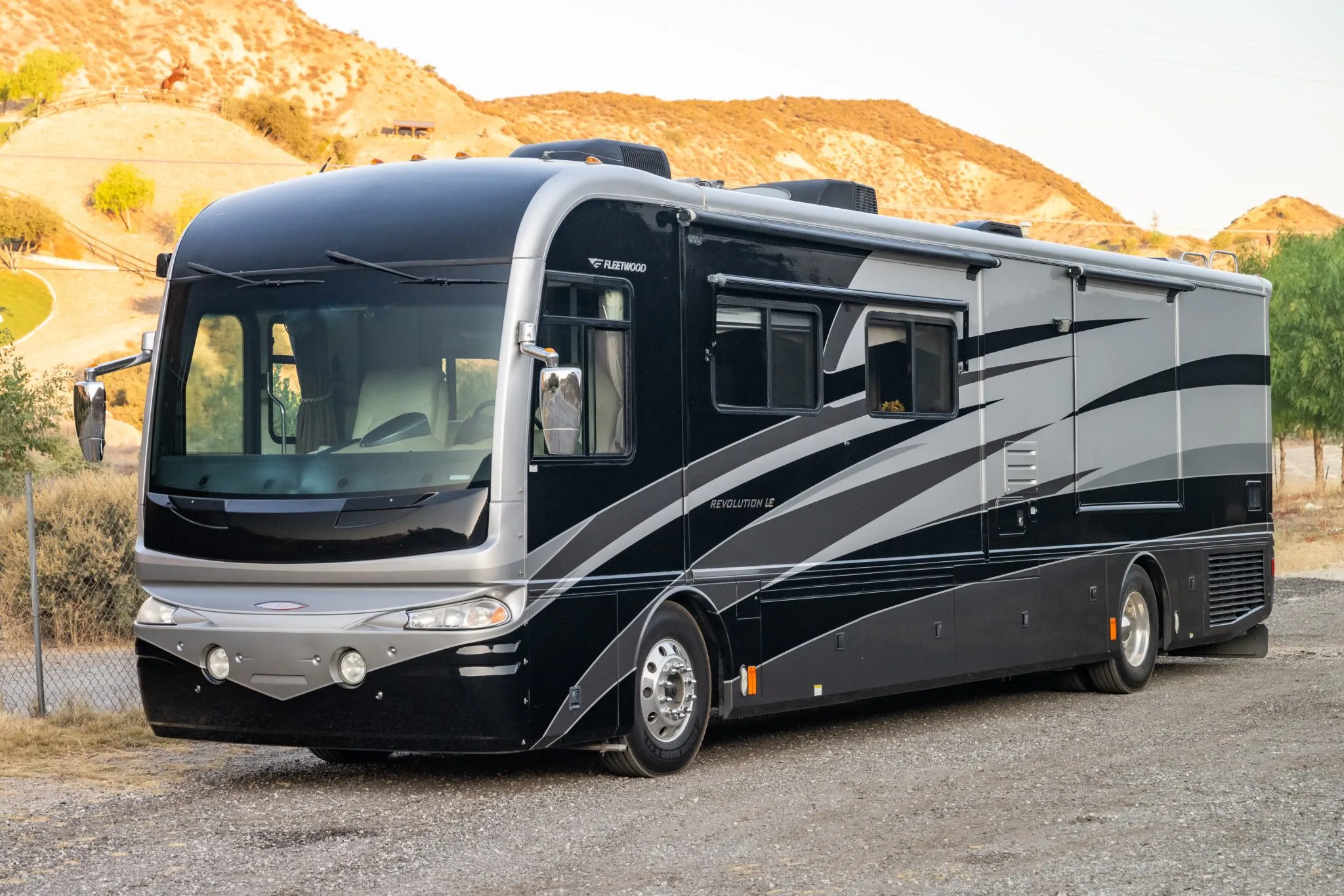 2006 Fleetwood Revolution LE 40E Motorhome