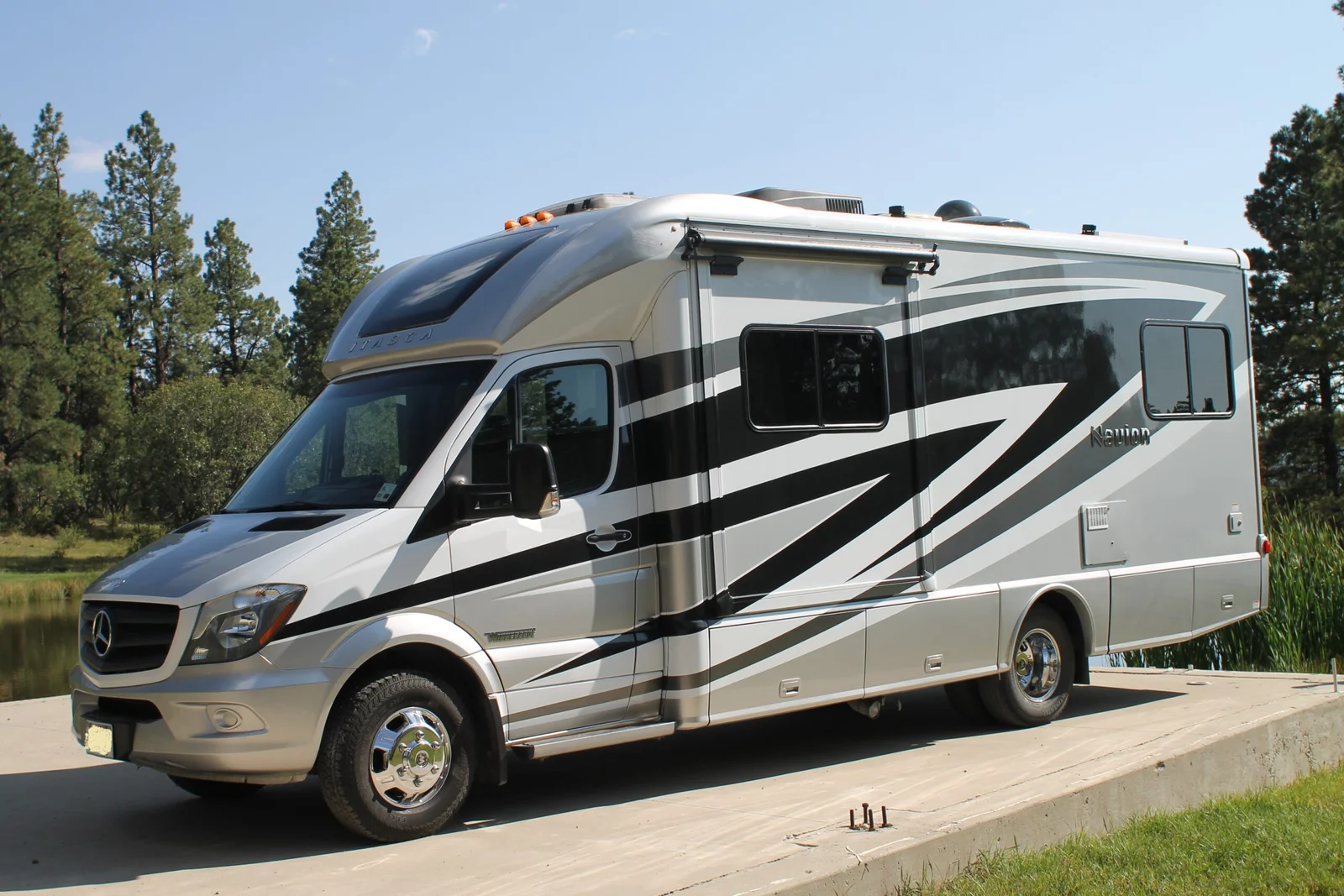 2015 Winnebago Itasca Navion 24G Class C Diesel Motorhome
